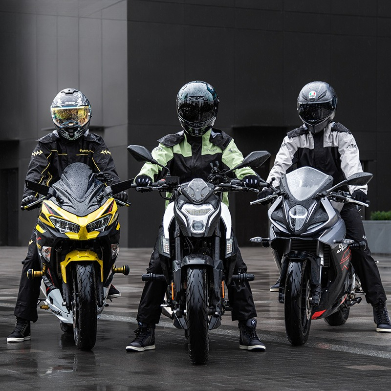 Completo Impermeabile per Moto - Cycling Commute Jacket recensione e prezzo